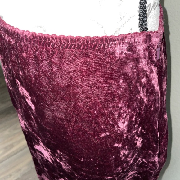 Goth J. Jill Burgundy Crushed Velvet Skirt Size 4P - Picture 2 of 5